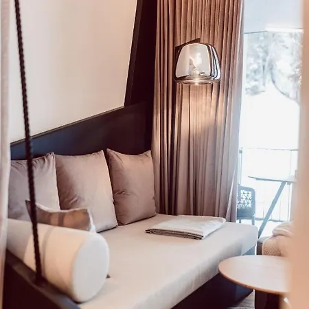 Hotel apartamentowy Joann & 4*