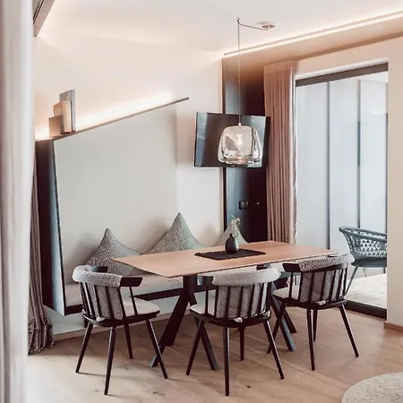 Joann & Hotel apartamentowy 4*