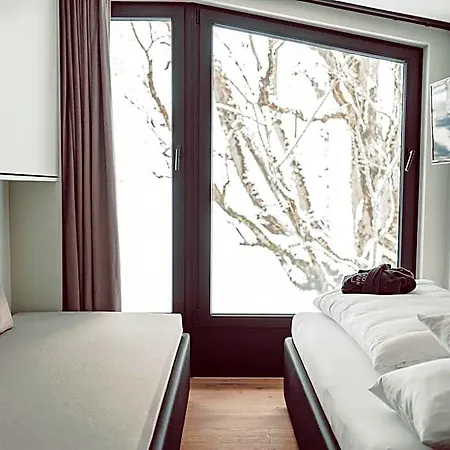 Hotel apartamentowy Joann & 4*
