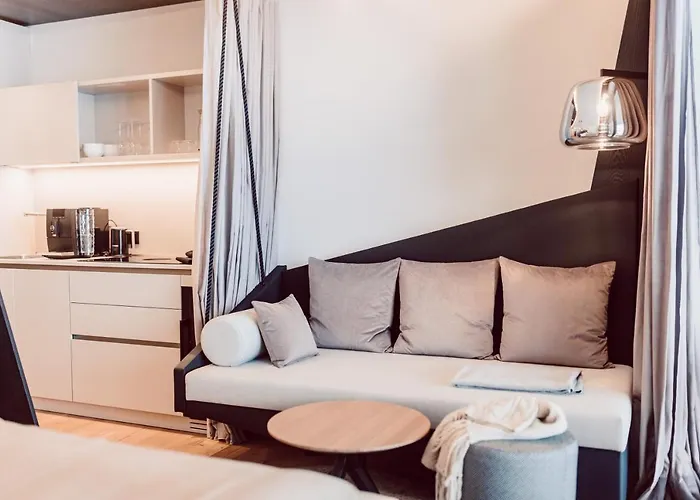 Joann & מלון דירות 4*